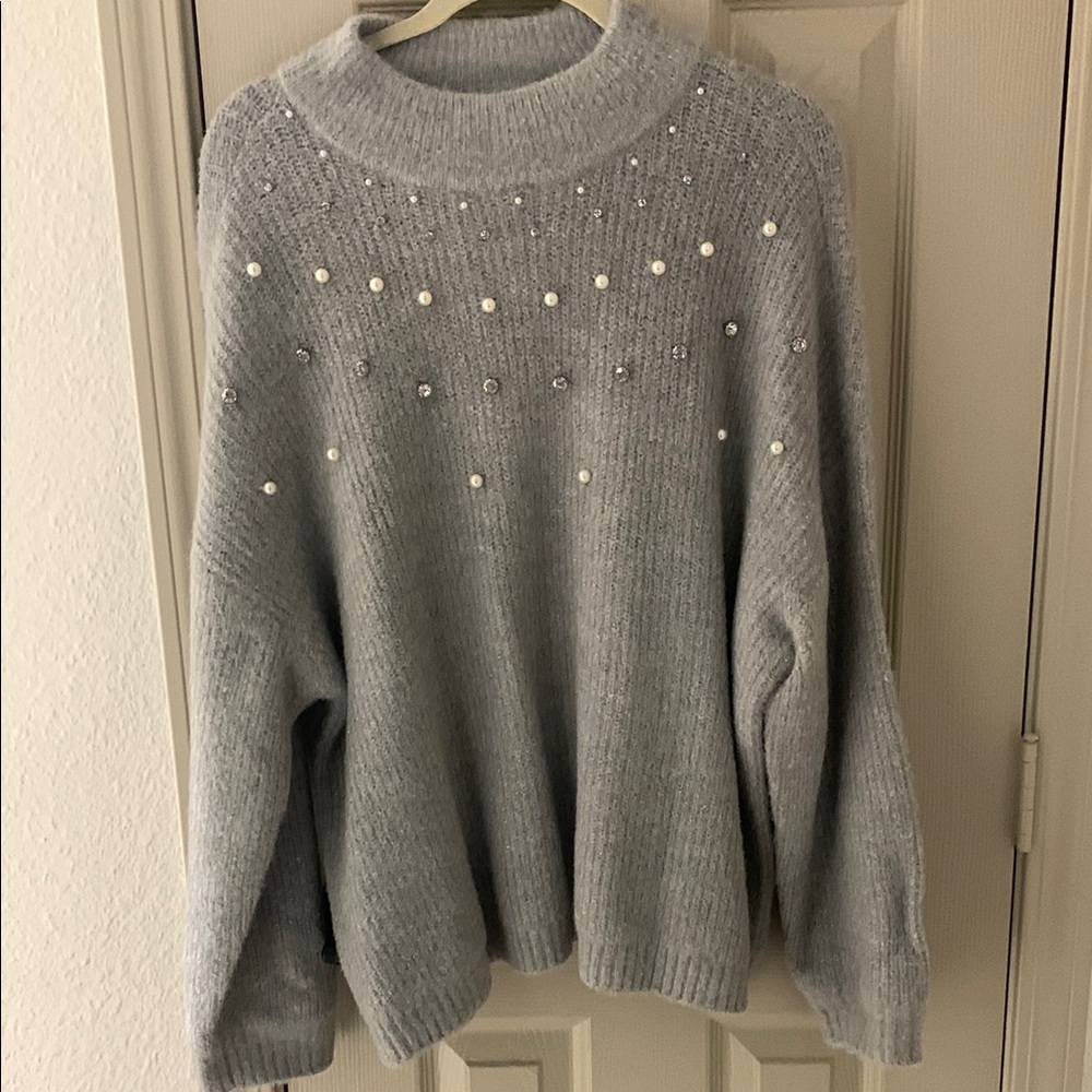 Maurices EUC Sparkly Gray Sweater with Pearl Accents